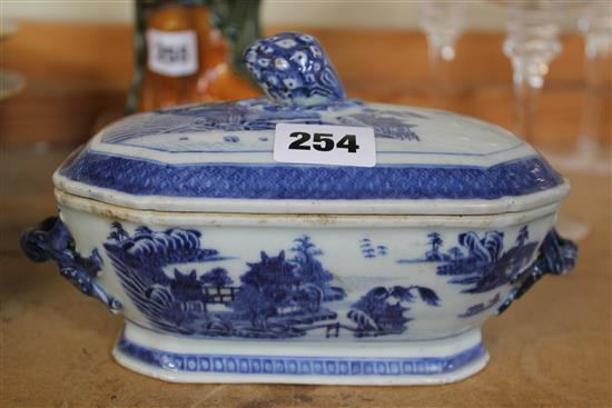 Chinese blue and white sauce tureen and cover